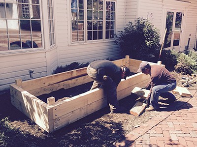 Building Yard2Kitchen organic edible garden